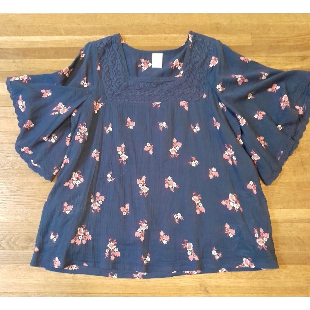 VTG Blair Size Large Boho Hippie Crochet Accent Casual Flared Sleeve Floral Top